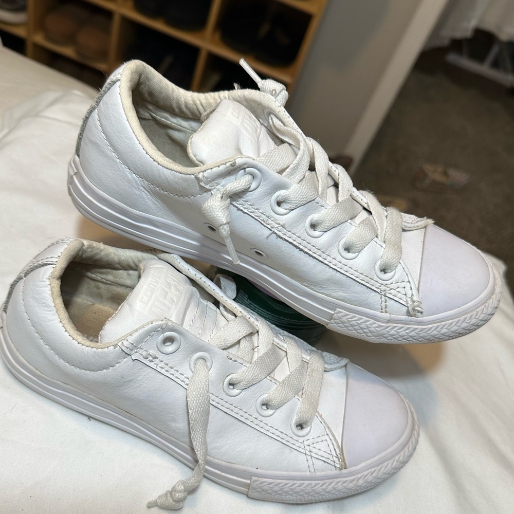 EUC Kids youth junior boys girls size 2 Converse all leather white sneakers shoe